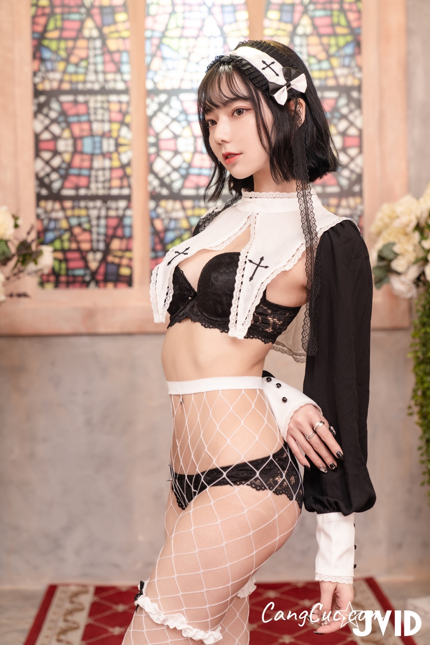 [JVID] 啾啾 – 甜美小修女啾啾深夜獨自在禮堂釋放人的慾望